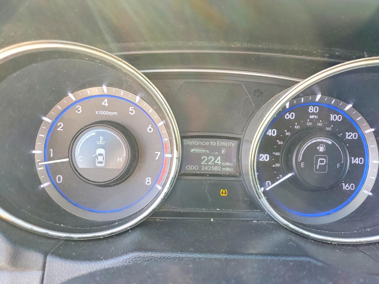 2011 HYUNDAI SONATA SE photo 9