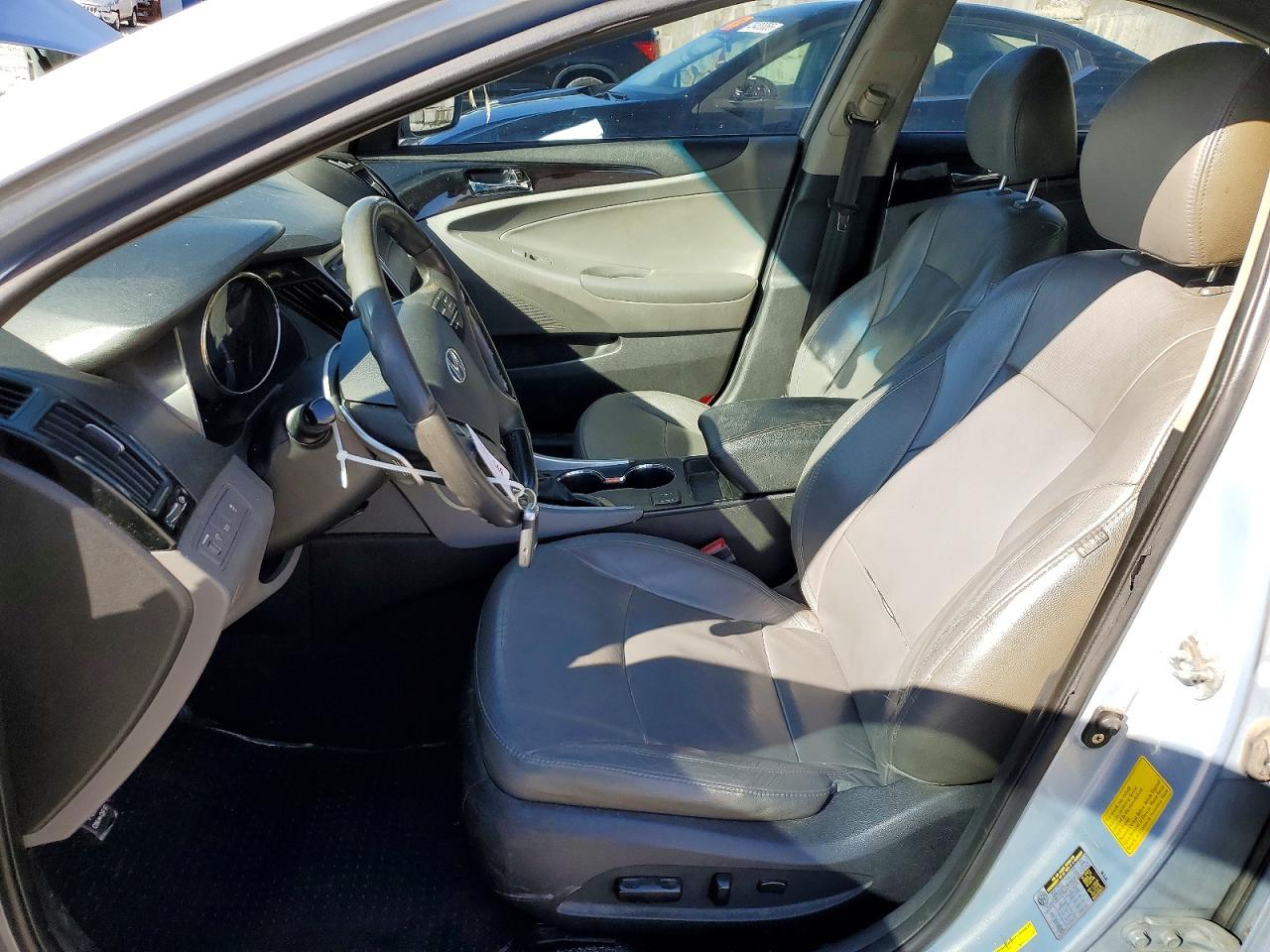2011 HYUNDAI SONATA SE photo 7
