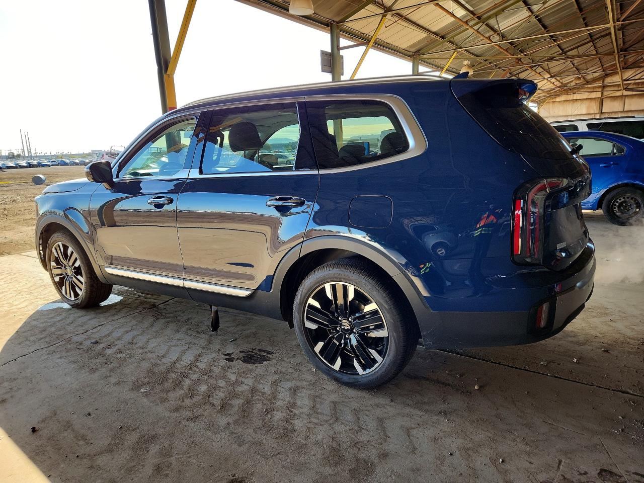 2025 KIA TELLURIDE SX photo 3