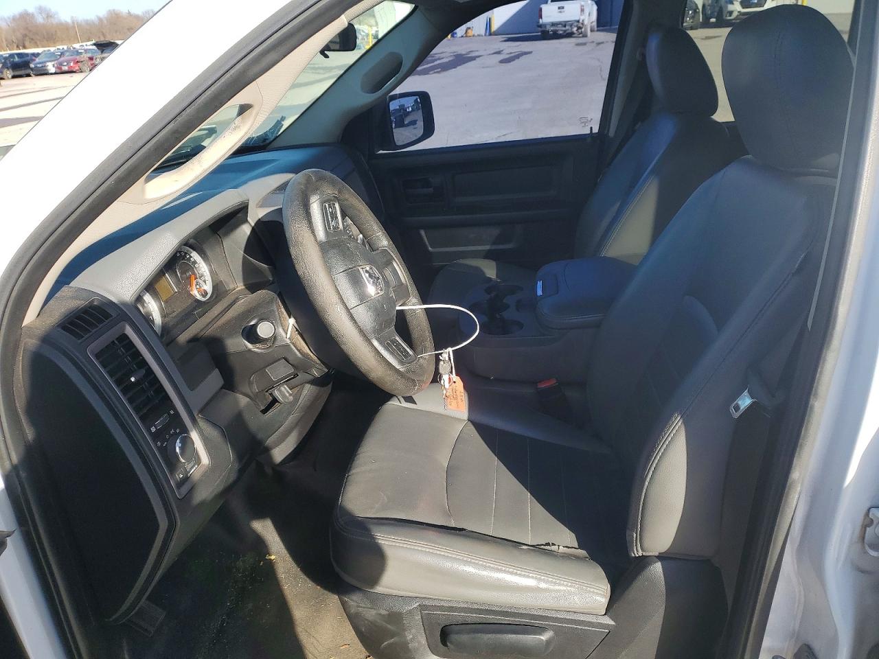 2014 RAM 1500 ST photo 13
