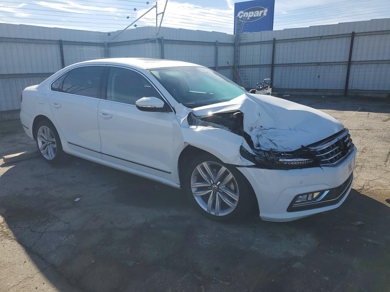 2017 VOLKSWAGEN PASSAT SE photo 4
