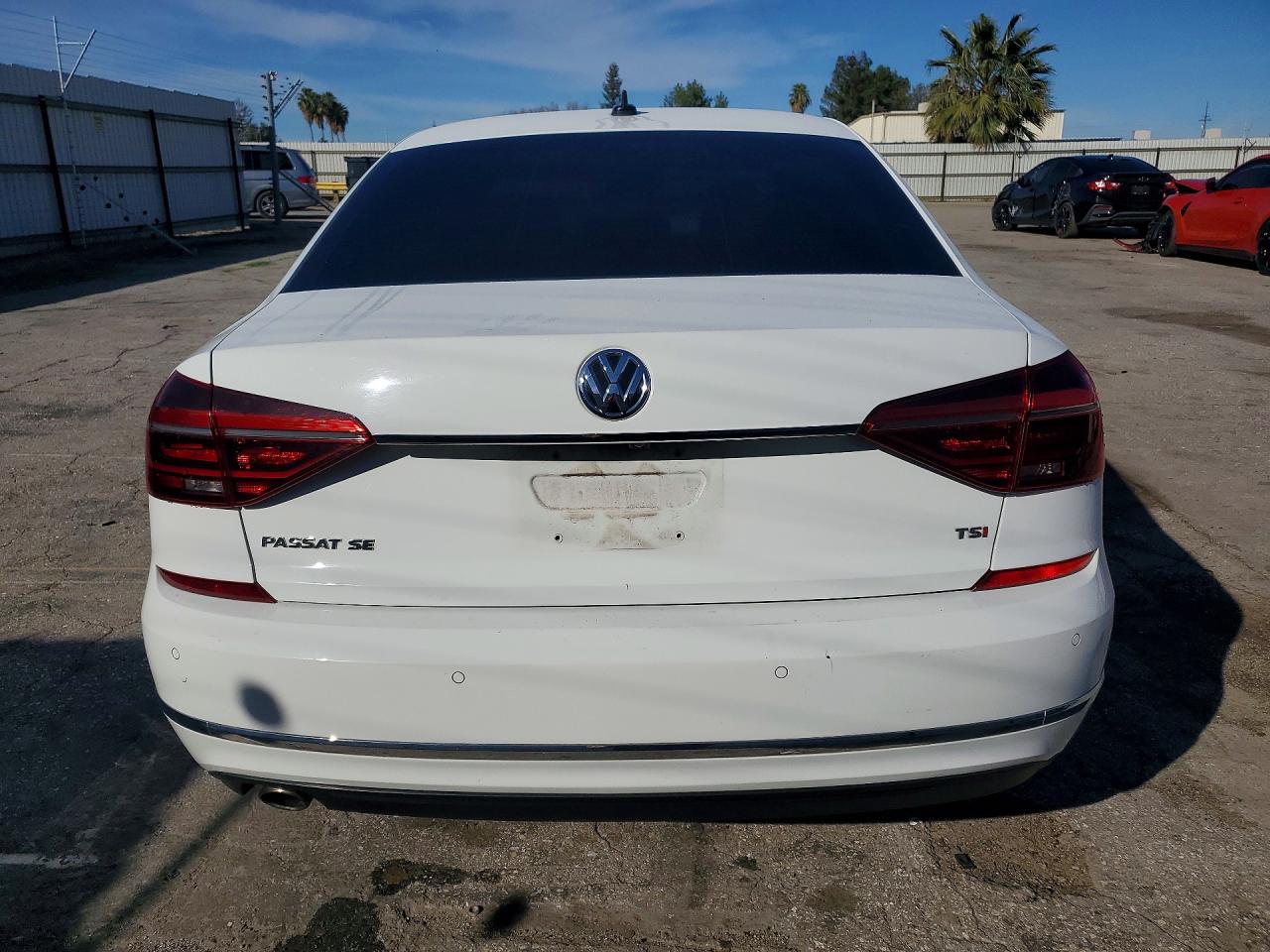 2017 VOLKSWAGEN PASSAT SE photo 6