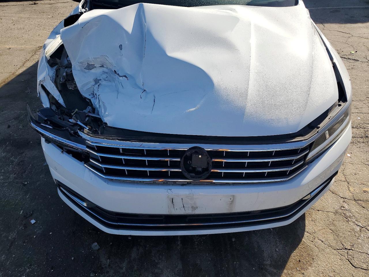 2017 VOLKSWAGEN PASSAT SE photo 11