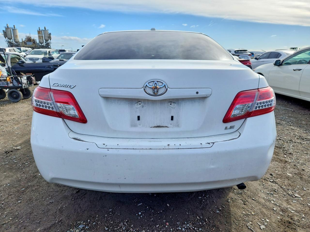 2011 TOYOTA CAMRY LE photo 16