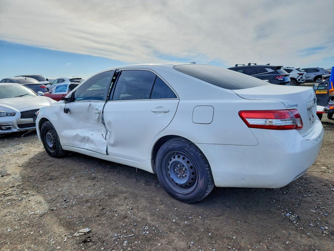 2011 TOYOTA CAMRY LE photo 4