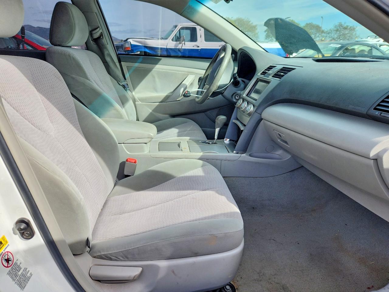 2011 TOYOTA CAMRY LE photo 19