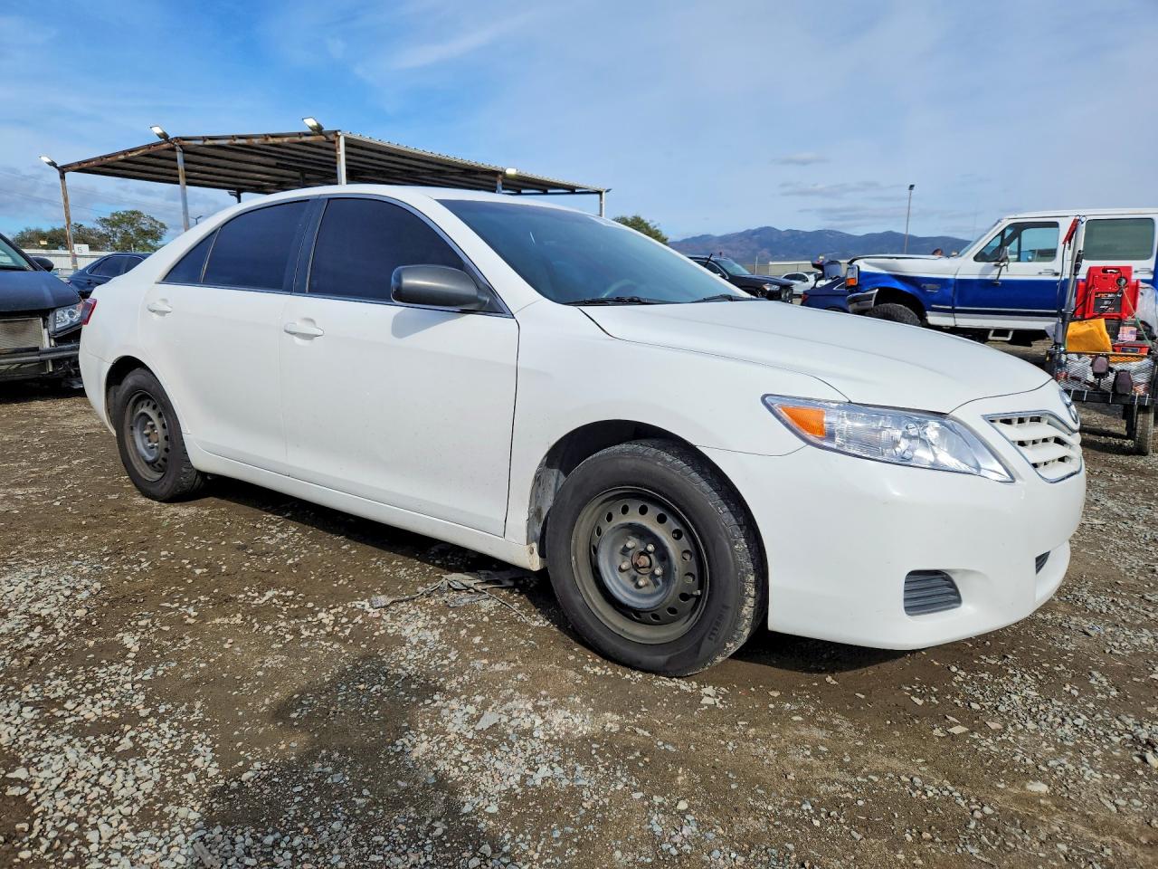 2011 TOYOTA CAMRY LE photo 10