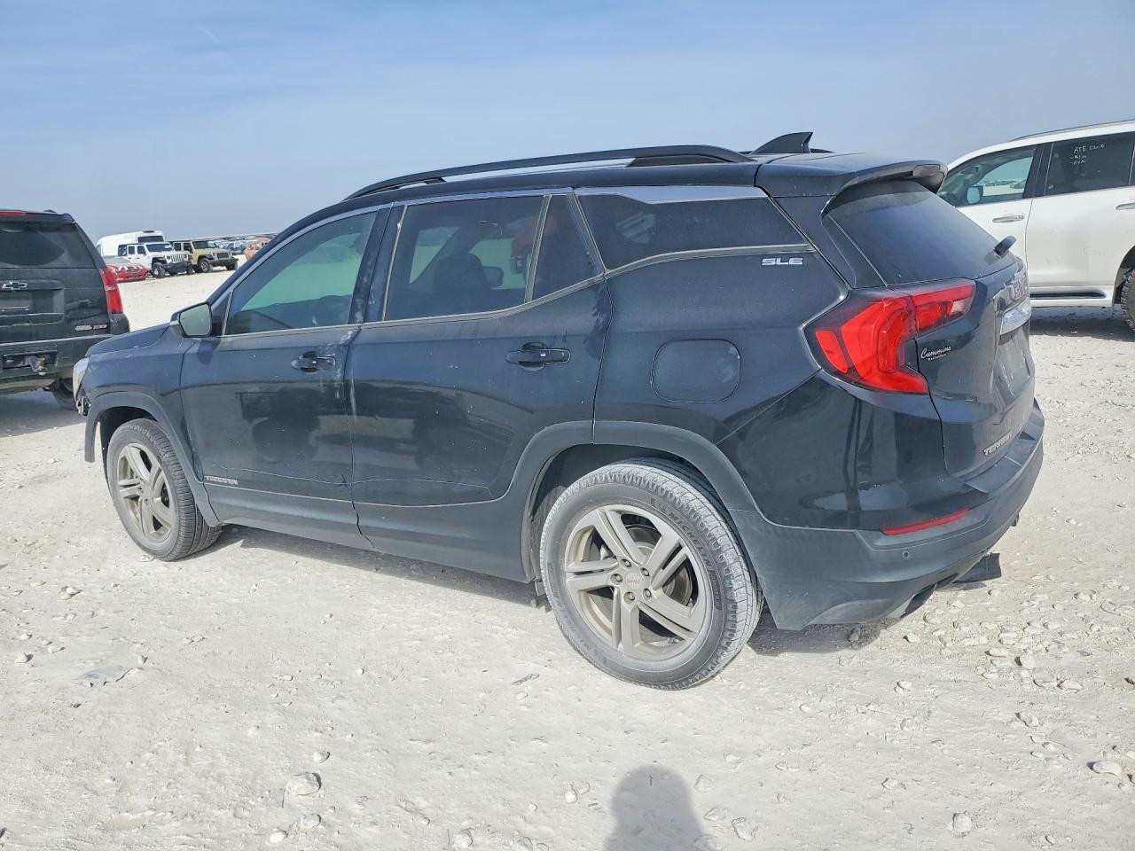 2018 GMC TERRAIN SLE photo 2