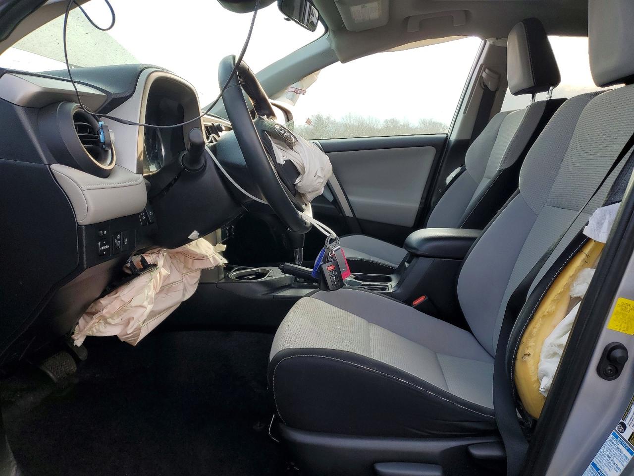2016 TOYOTA RAV4 XLE photo 13