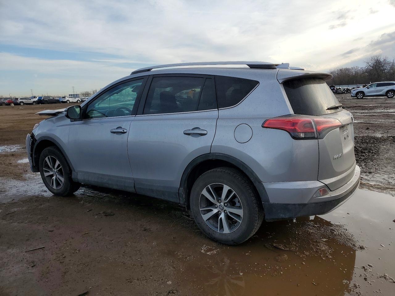2016 TOYOTA RAV4 XLE photo 3