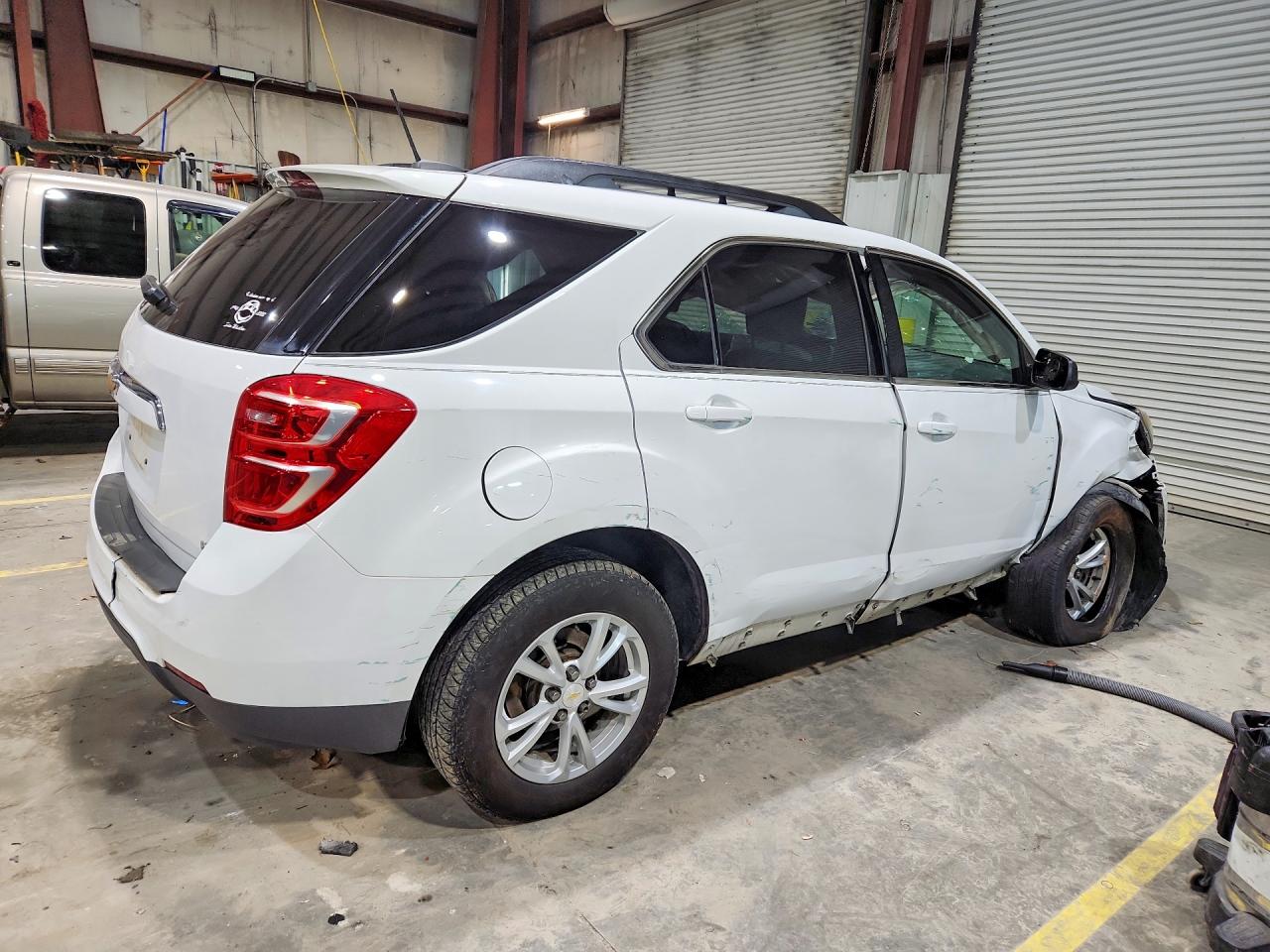 2017 CHEVROLET EQUINOX LT photo 5