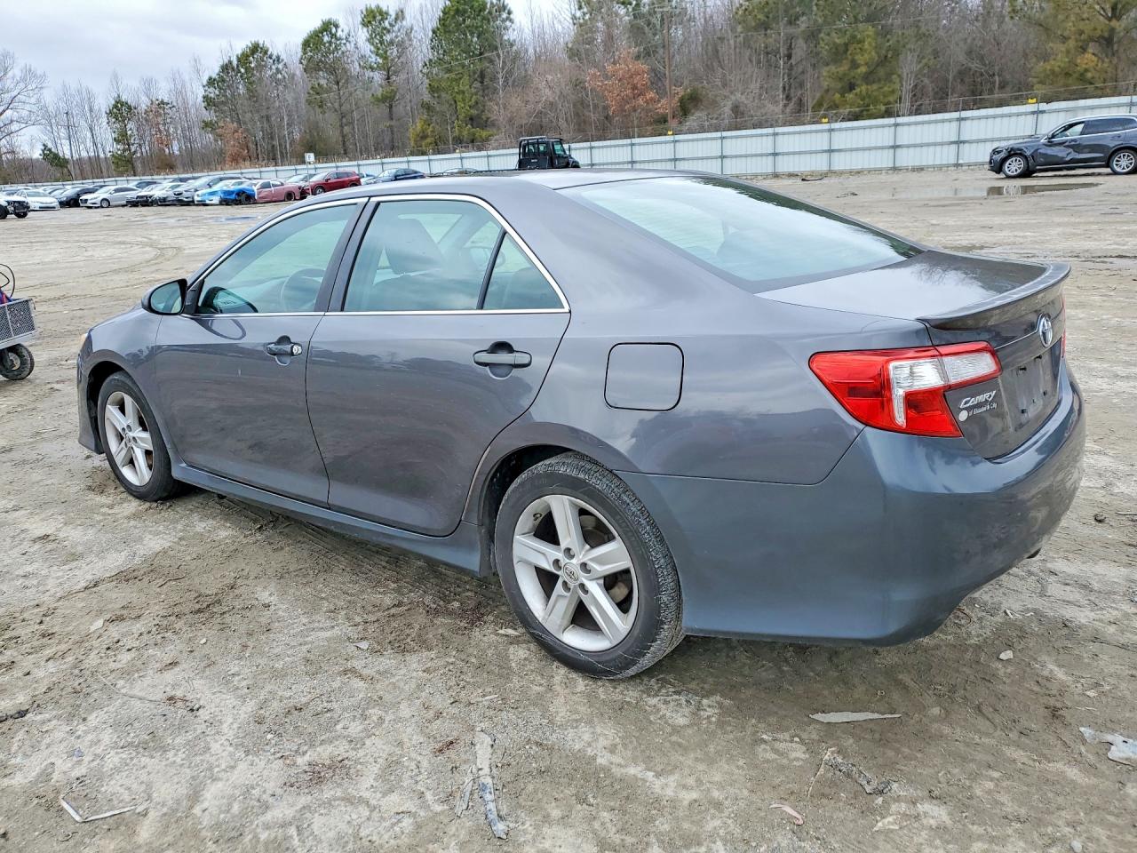 2013 TOYOTA CAMRY L photo 4