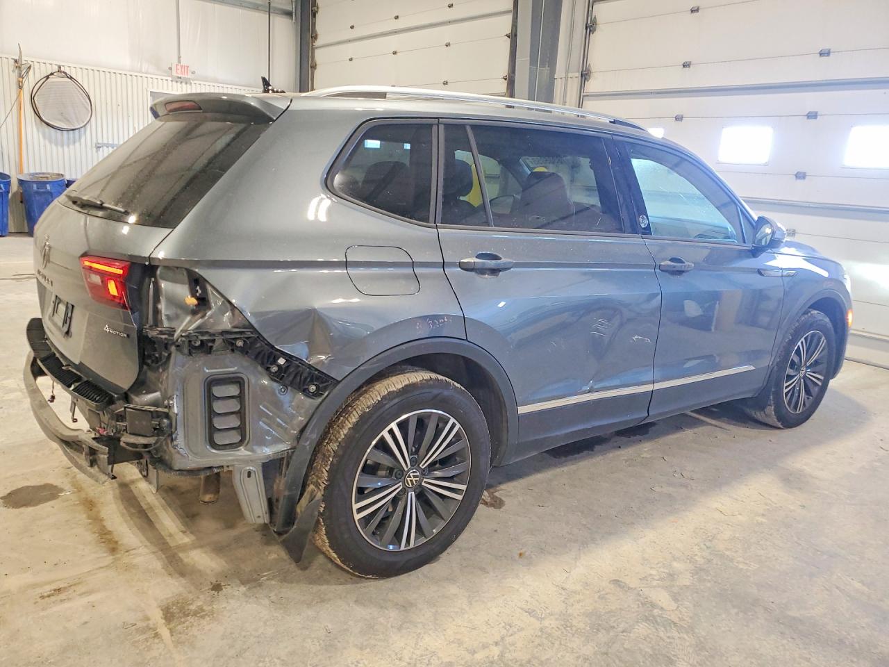 2024 VOLKSWAGEN TIGUAN WOLFSBURG photo 3