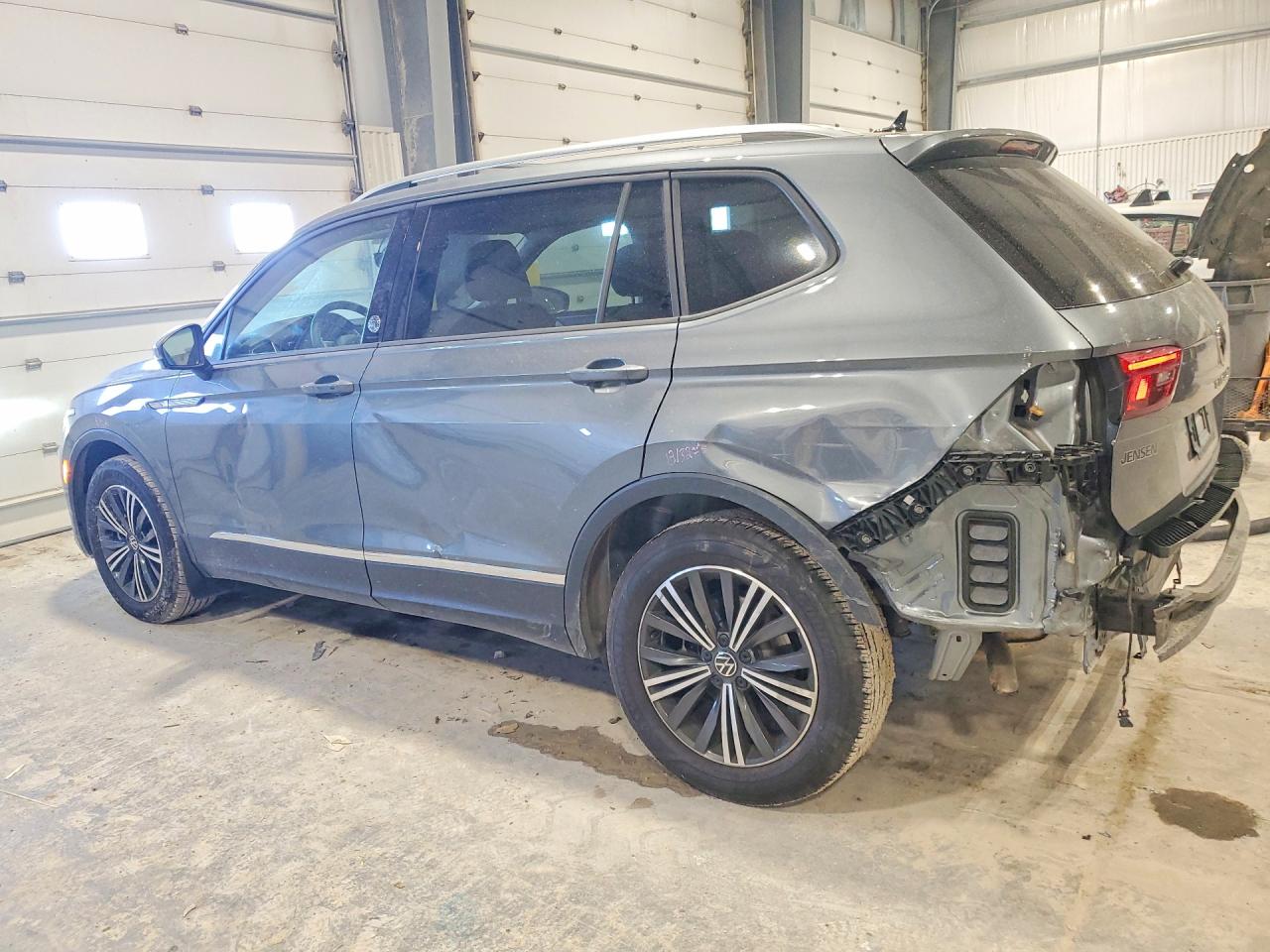 2024 VOLKSWAGEN TIGUAN WOLFSBURG photo 2