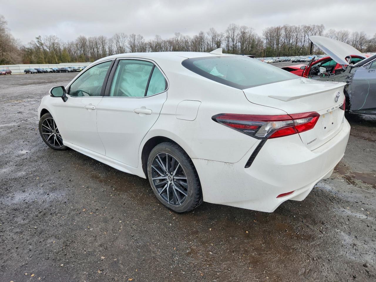 2022 TOYOTA CAMRY SE photo 3