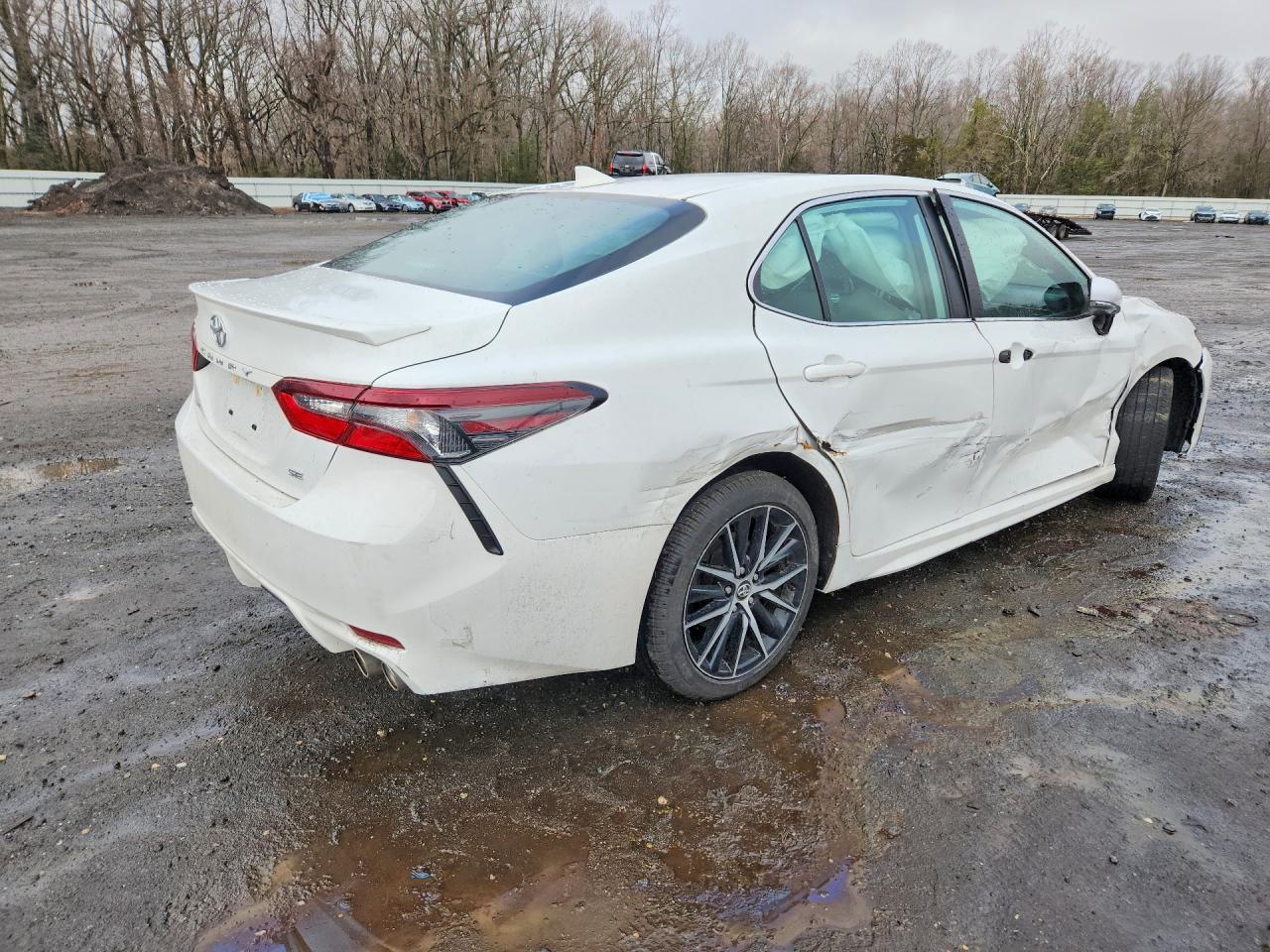 2022 TOYOTA CAMRY SE photo 5