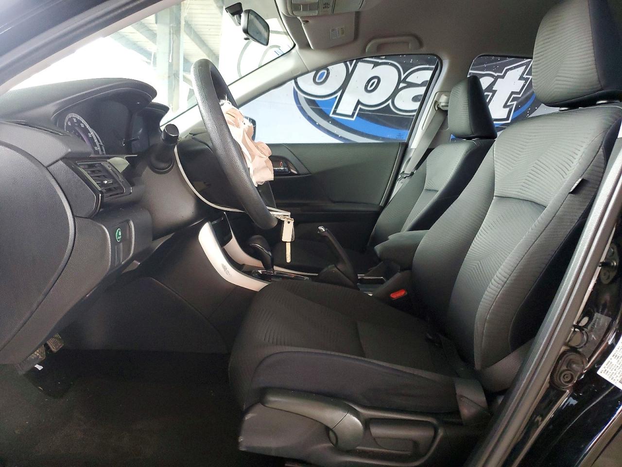 2016 HONDA ACCORD LX photo 19