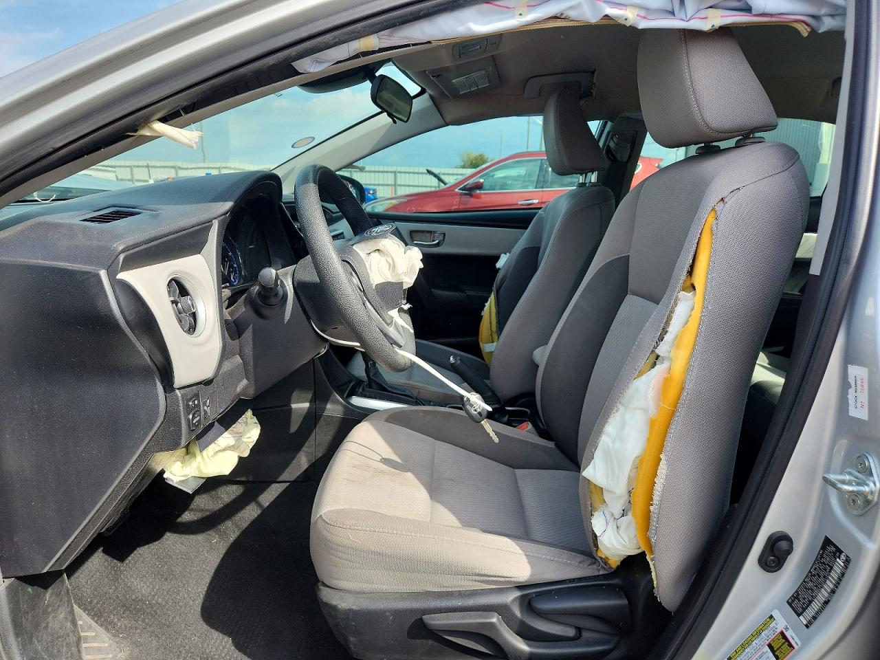 2017 TOYOTA COROLLA LE photo 13