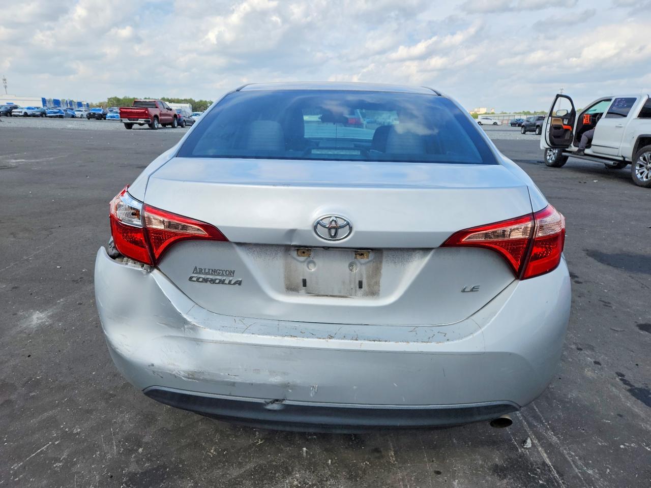 2017 TOYOTA COROLLA LE photo 11