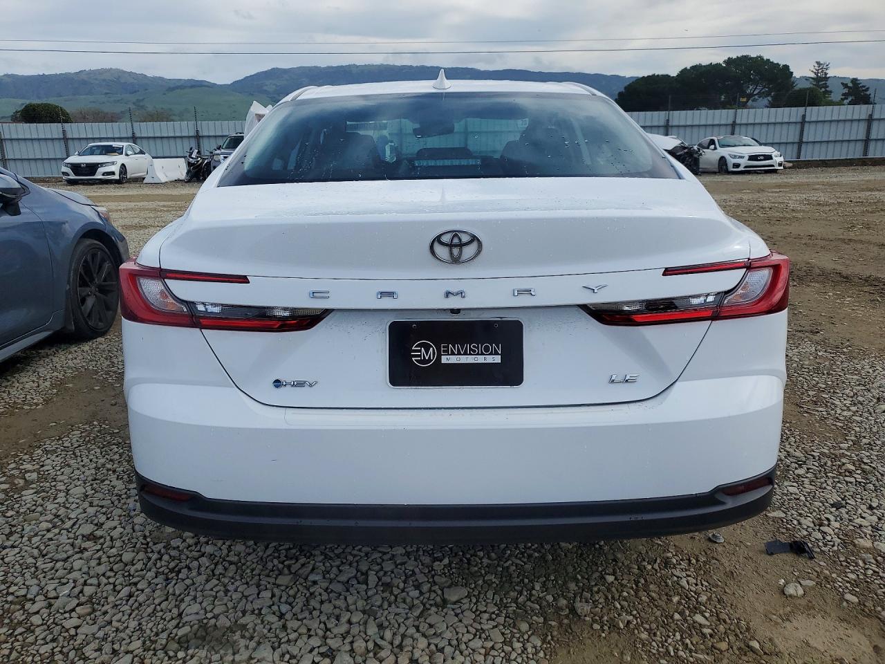 2025 TOYOTA CAMRY photo 6