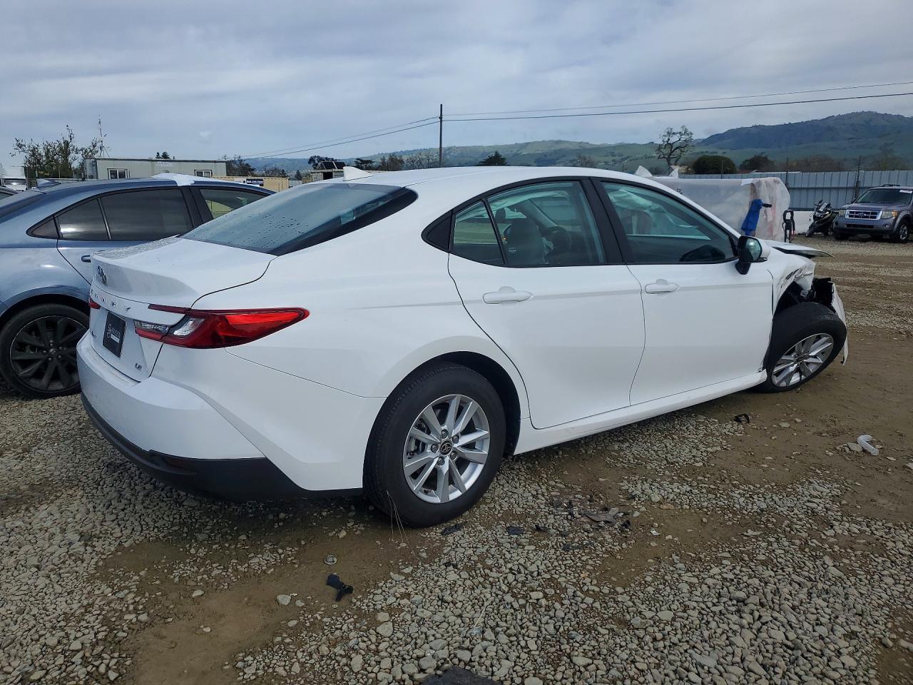 2025 TOYOTA CAMRY photo 3
