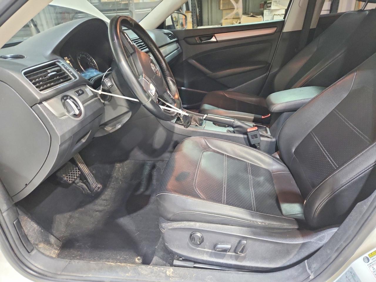 2014 VOLKSWAGEN PASSAT SE photo 13