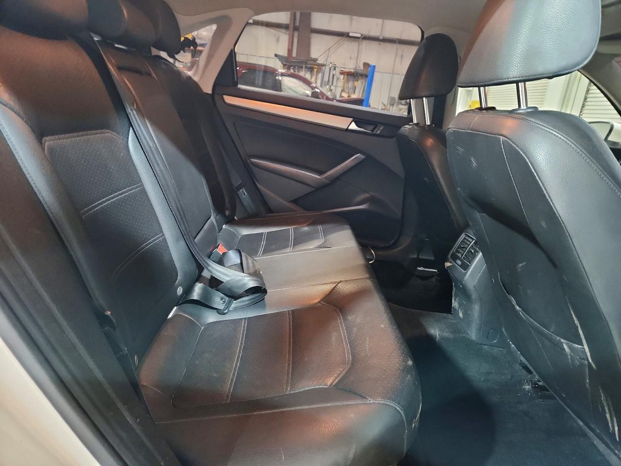 2014 VOLKSWAGEN PASSAT SE photo 19