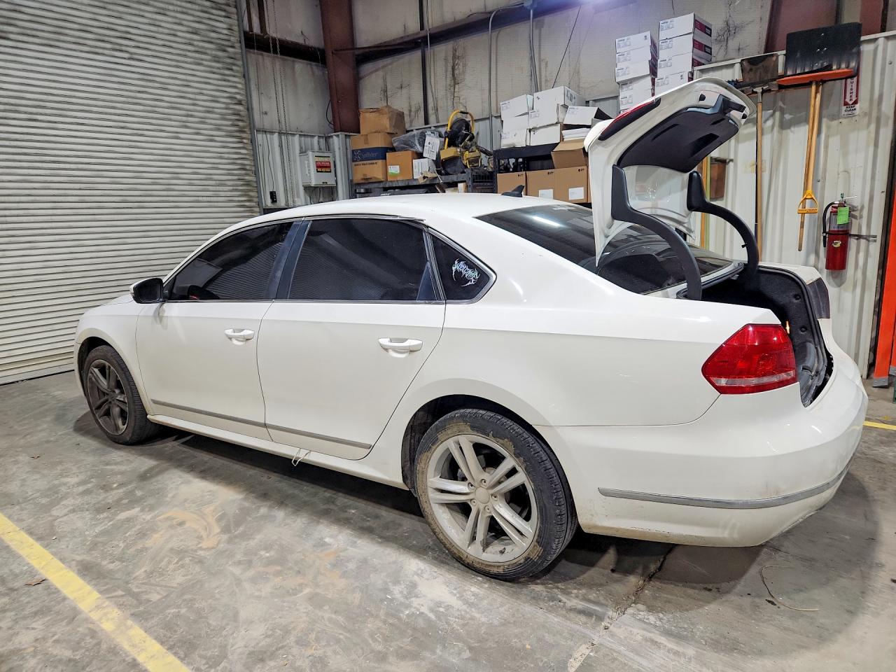 2014 VOLKSWAGEN PASSAT SE photo 3