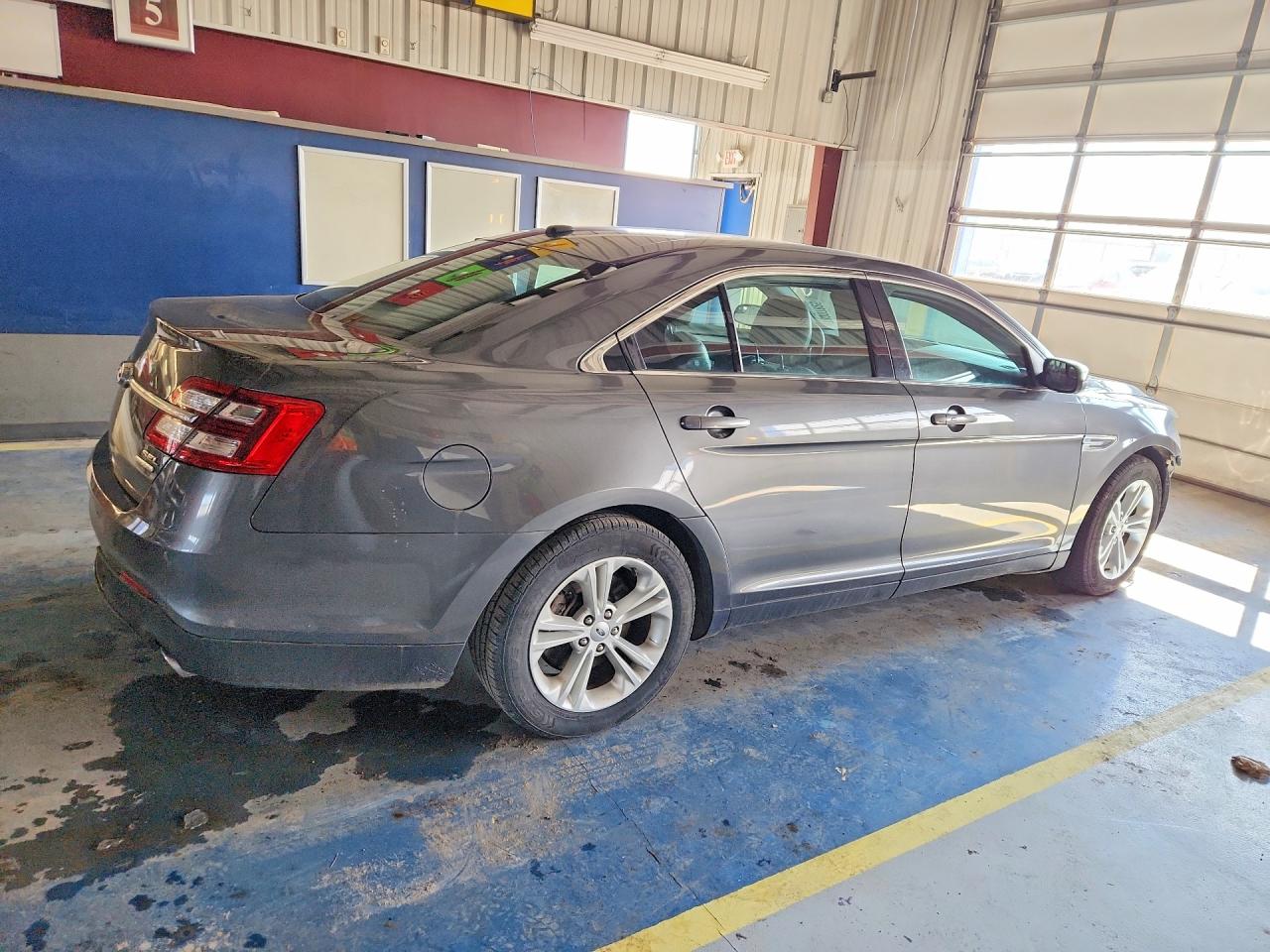 2016 FORD TAURUS SEL photo 3