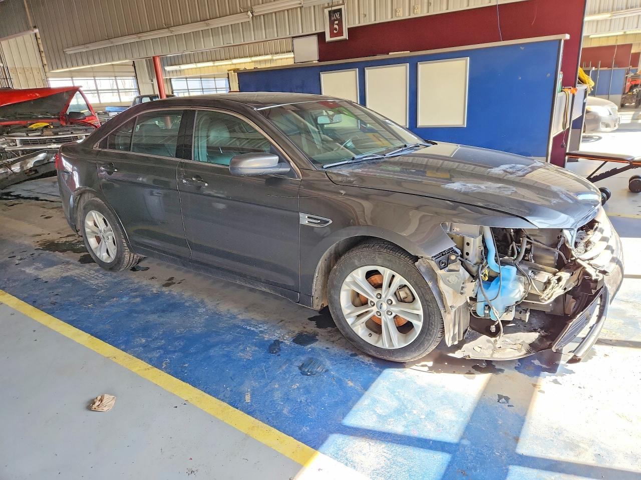 2016 FORD TAURUS SEL photo 4