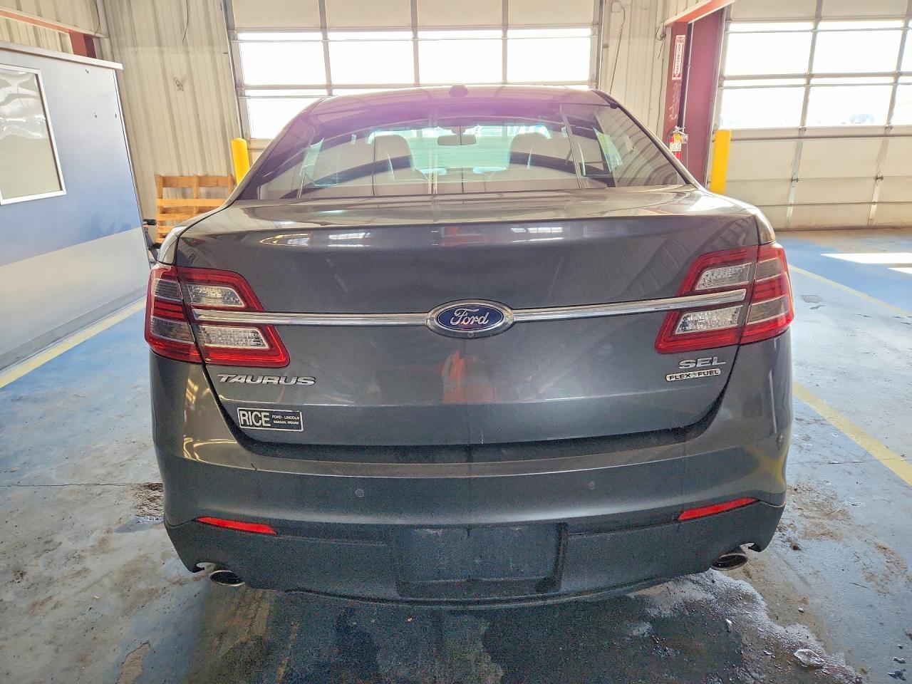 2016 FORD TAURUS SEL photo 6