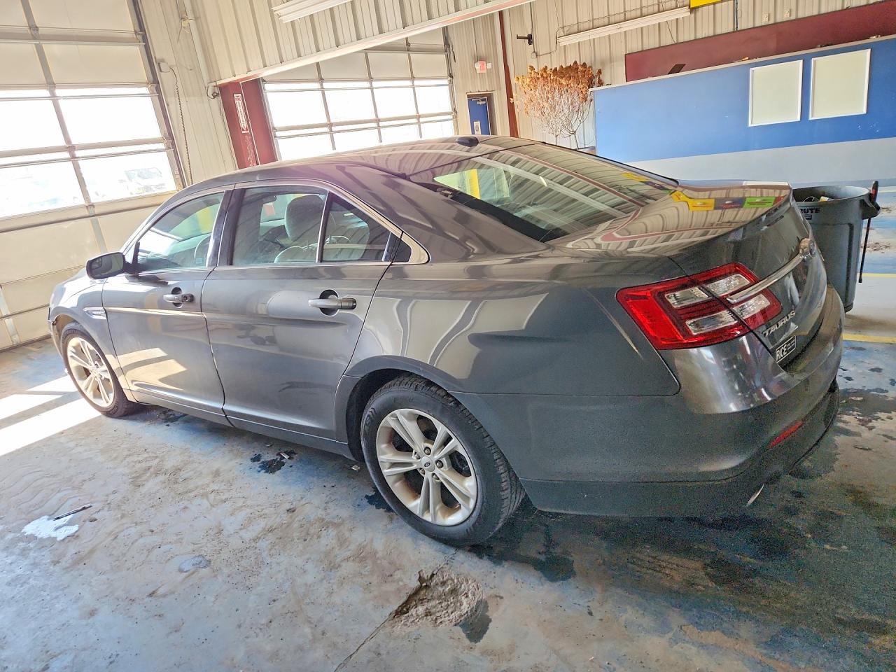 2016 FORD TAURUS SEL photo 2