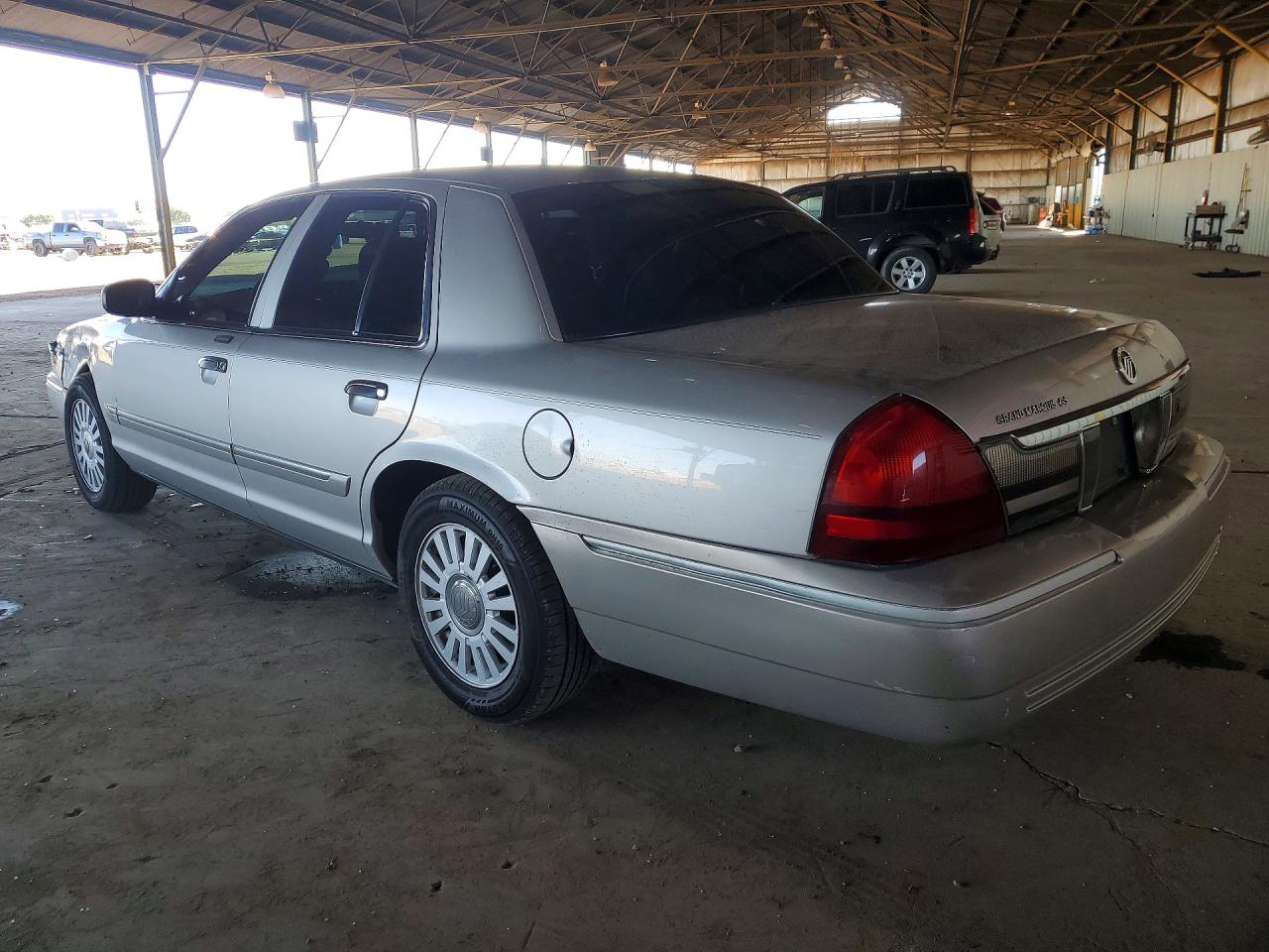 2007 MERCURY GRAND MARQUIS GS photo 2