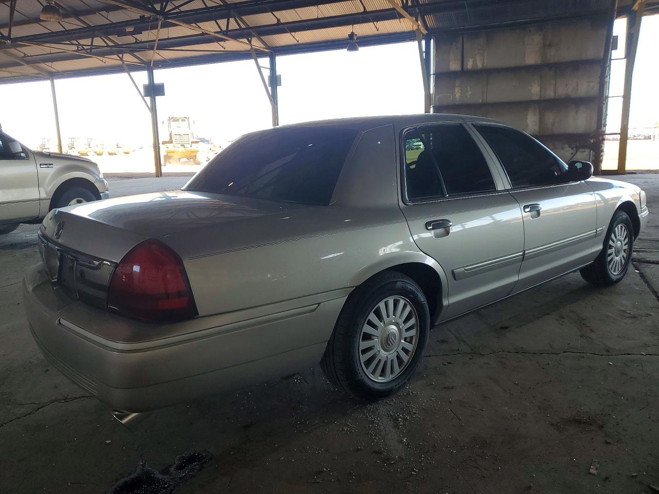 2007 MERCURY GRAND MARQUIS GS photo 3