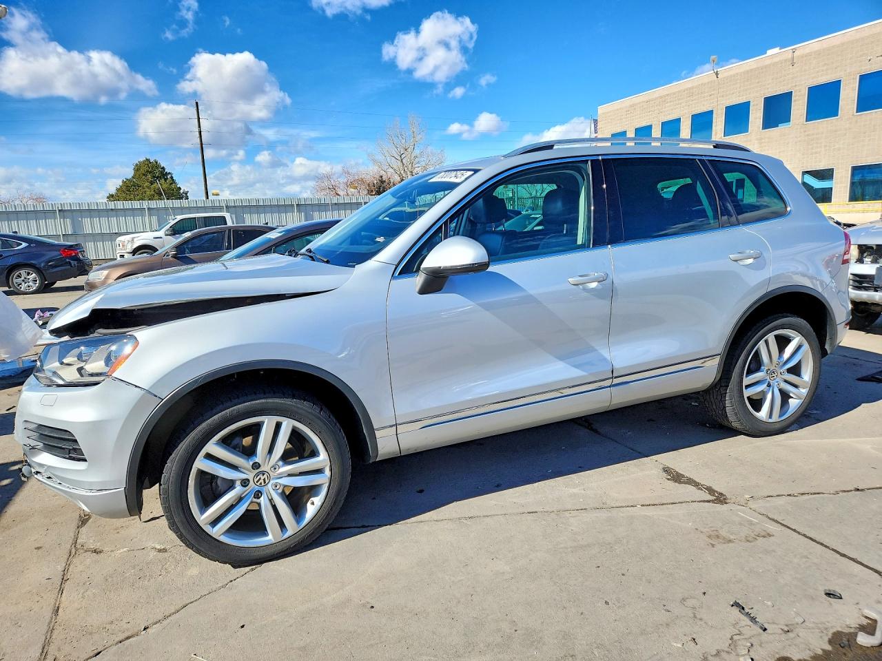 2014 VOLKSWAGEN TOUAREG