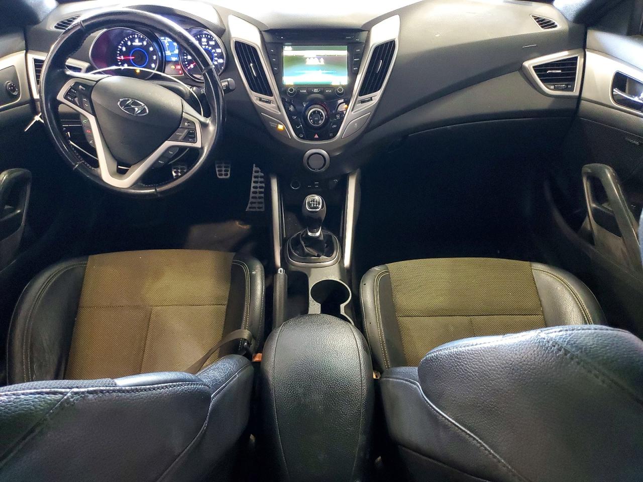 2016 HYUNDAI VELOSTER photo 15