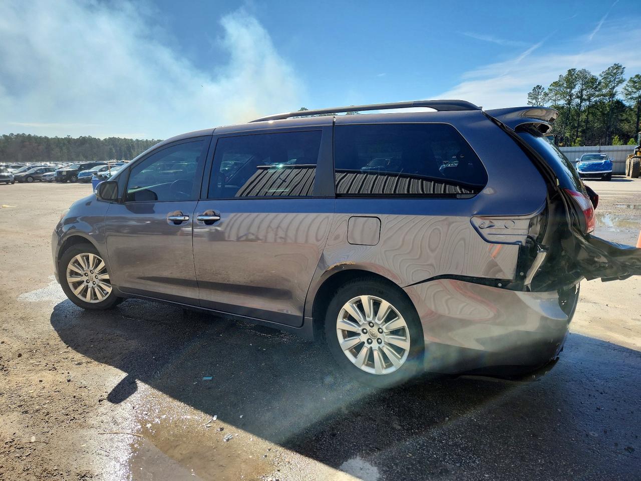 2015 TOYOTA SIENNA LIMITED 7-PASSENGER photo 2