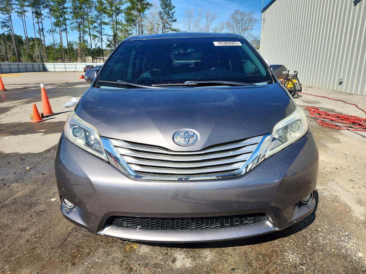 2015 TOYOTA SIENNA LIMITED 7-PASSENGER photo 5