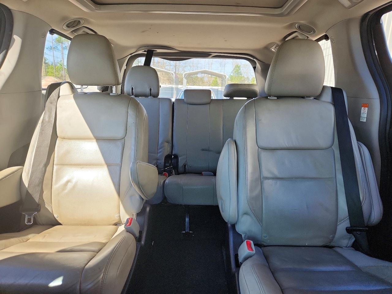 2015 TOYOTA SIENNA LIMITED 7-PASSENGER photo 10