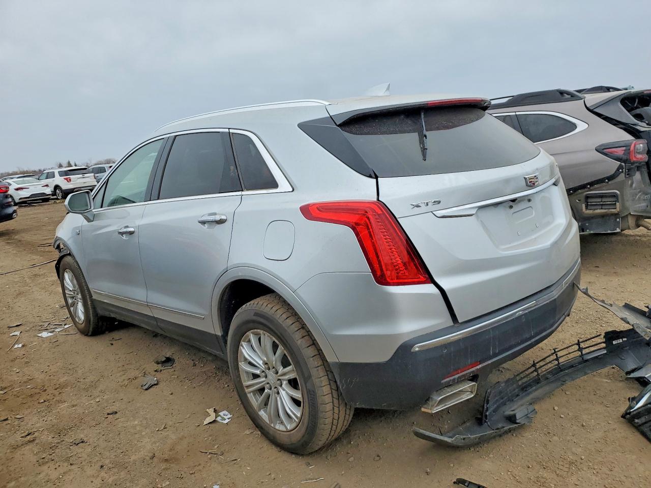 2018 CADILLAC XT5 photo 2