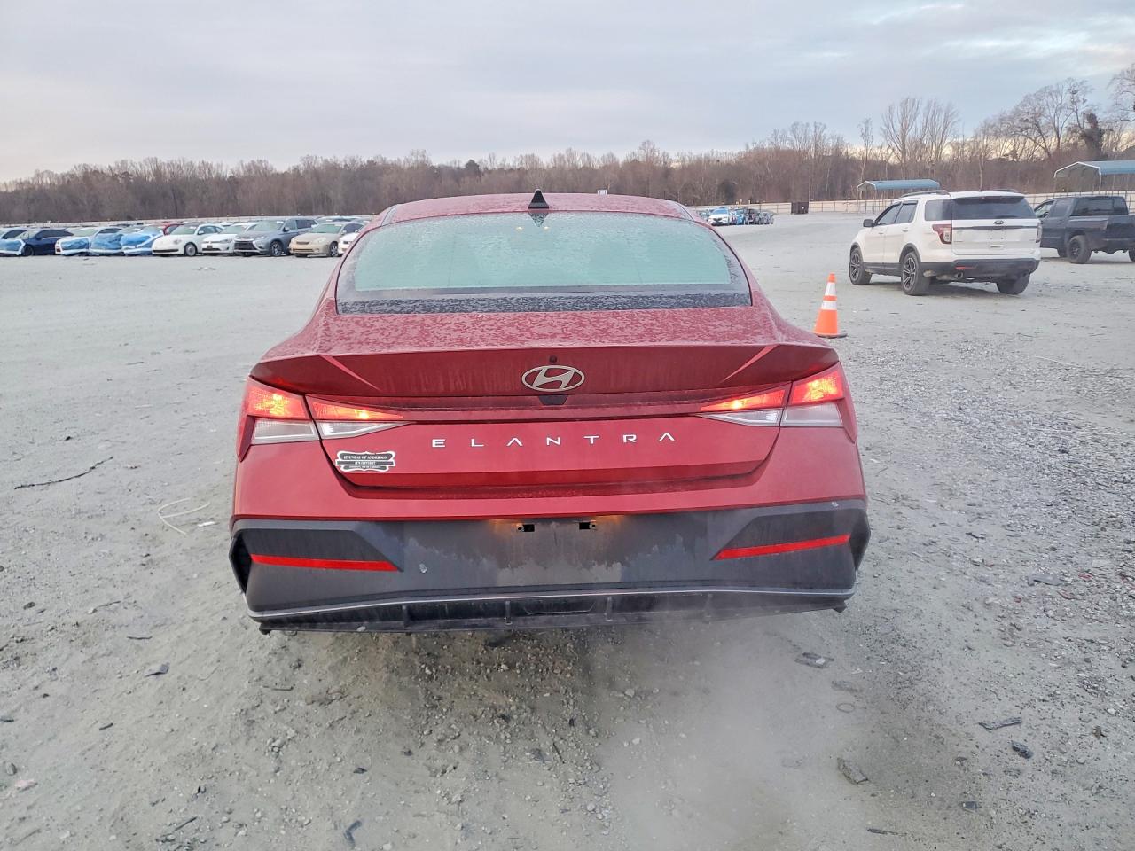 2024 HYUNDAI ELANTRA photo 6