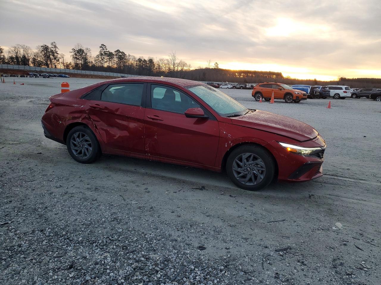 2024 HYUNDAI ELANTRA photo 4