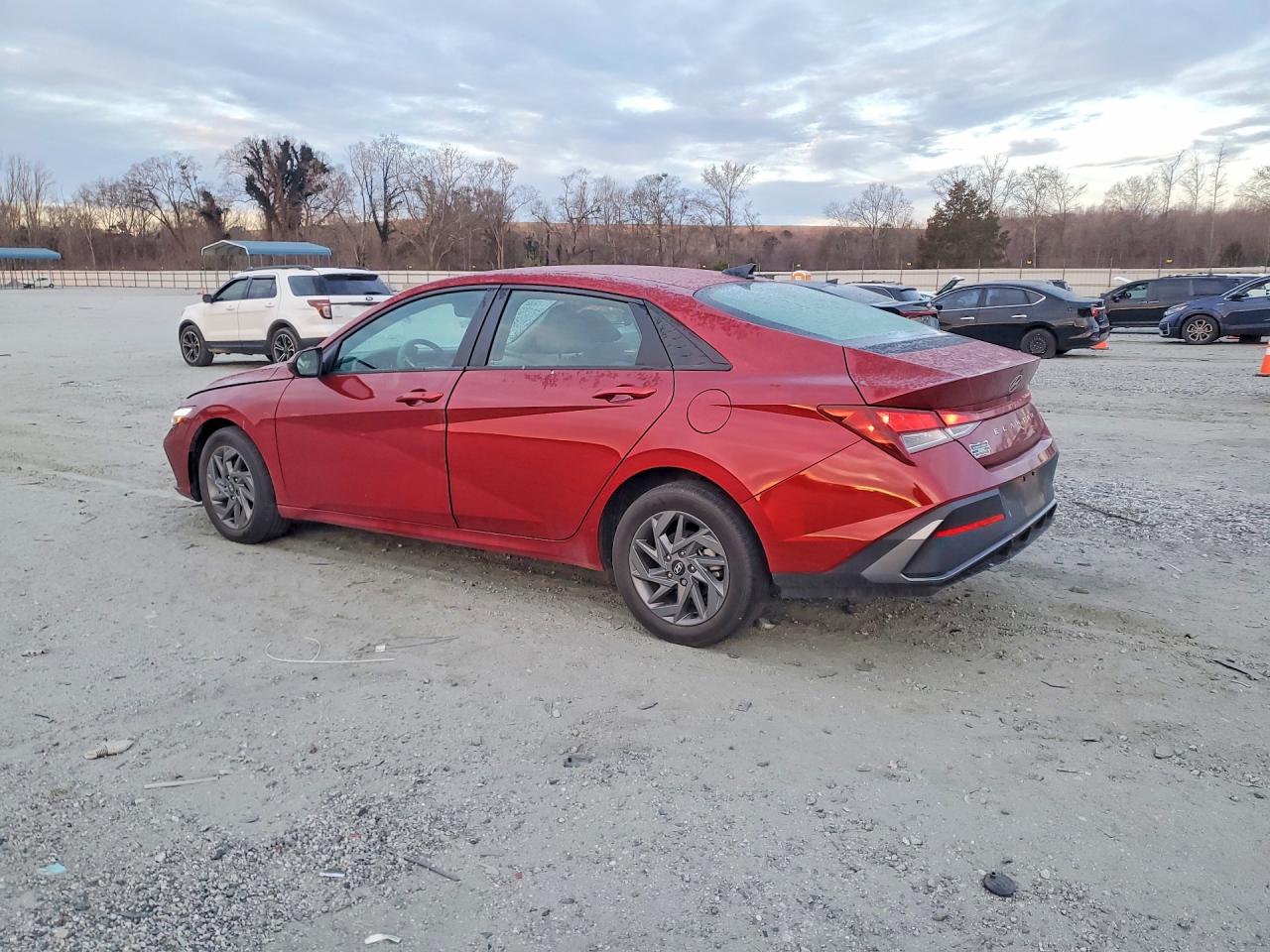 2024 HYUNDAI ELANTRA photo 2