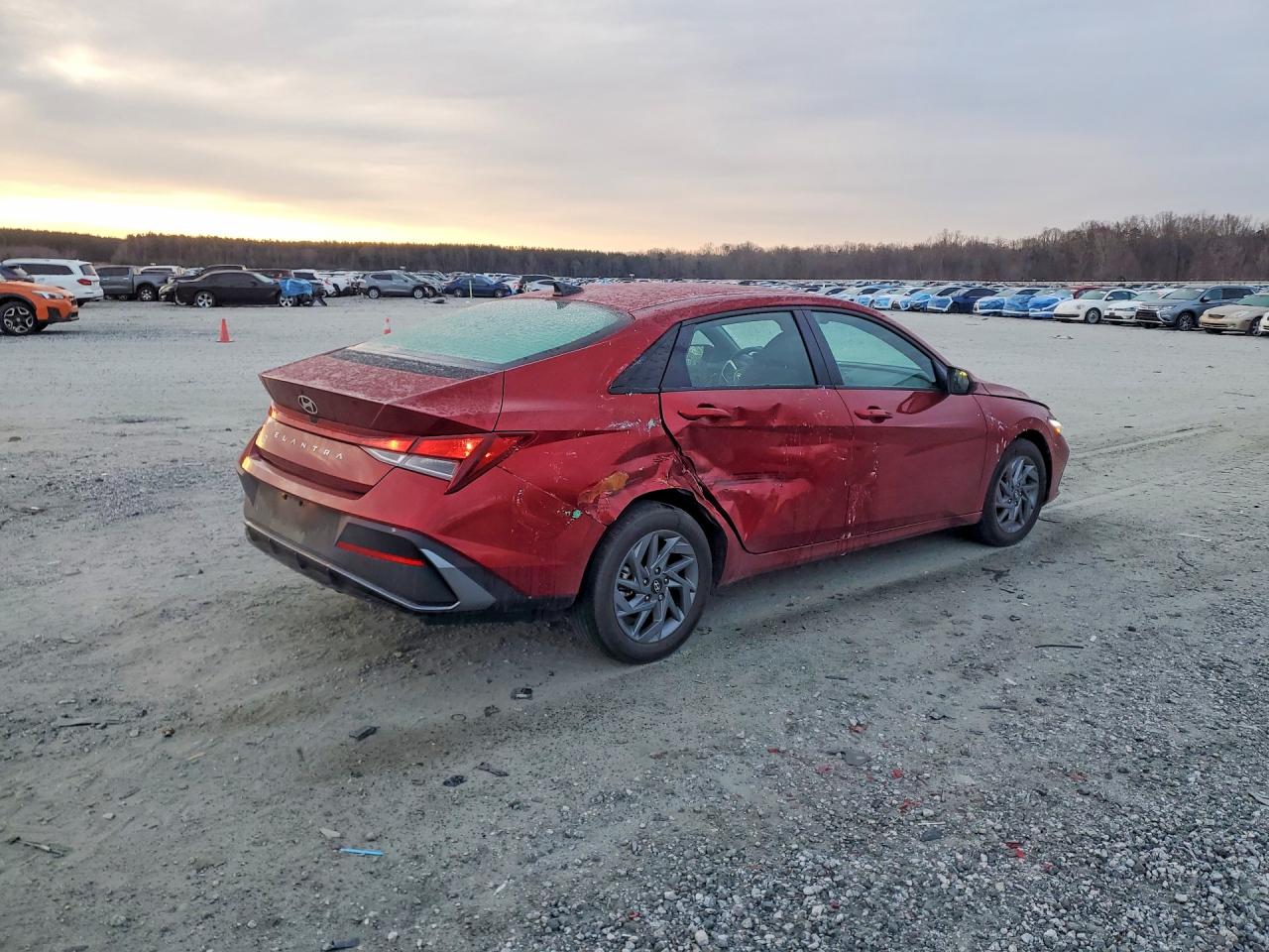 2024 HYUNDAI ELANTRA photo 3