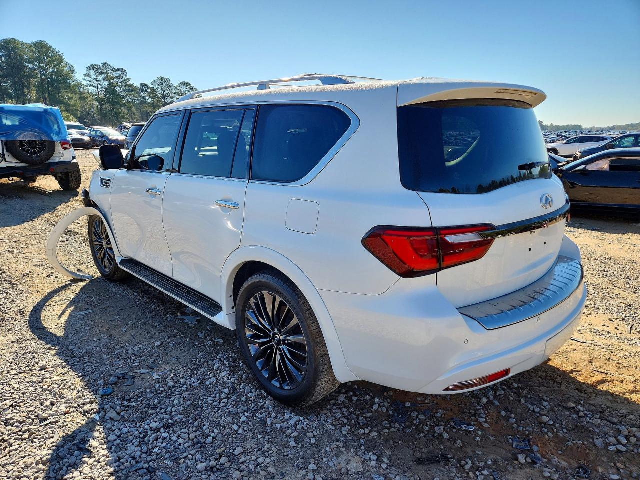 2021 INFINITI QX80 LUXE photo 4