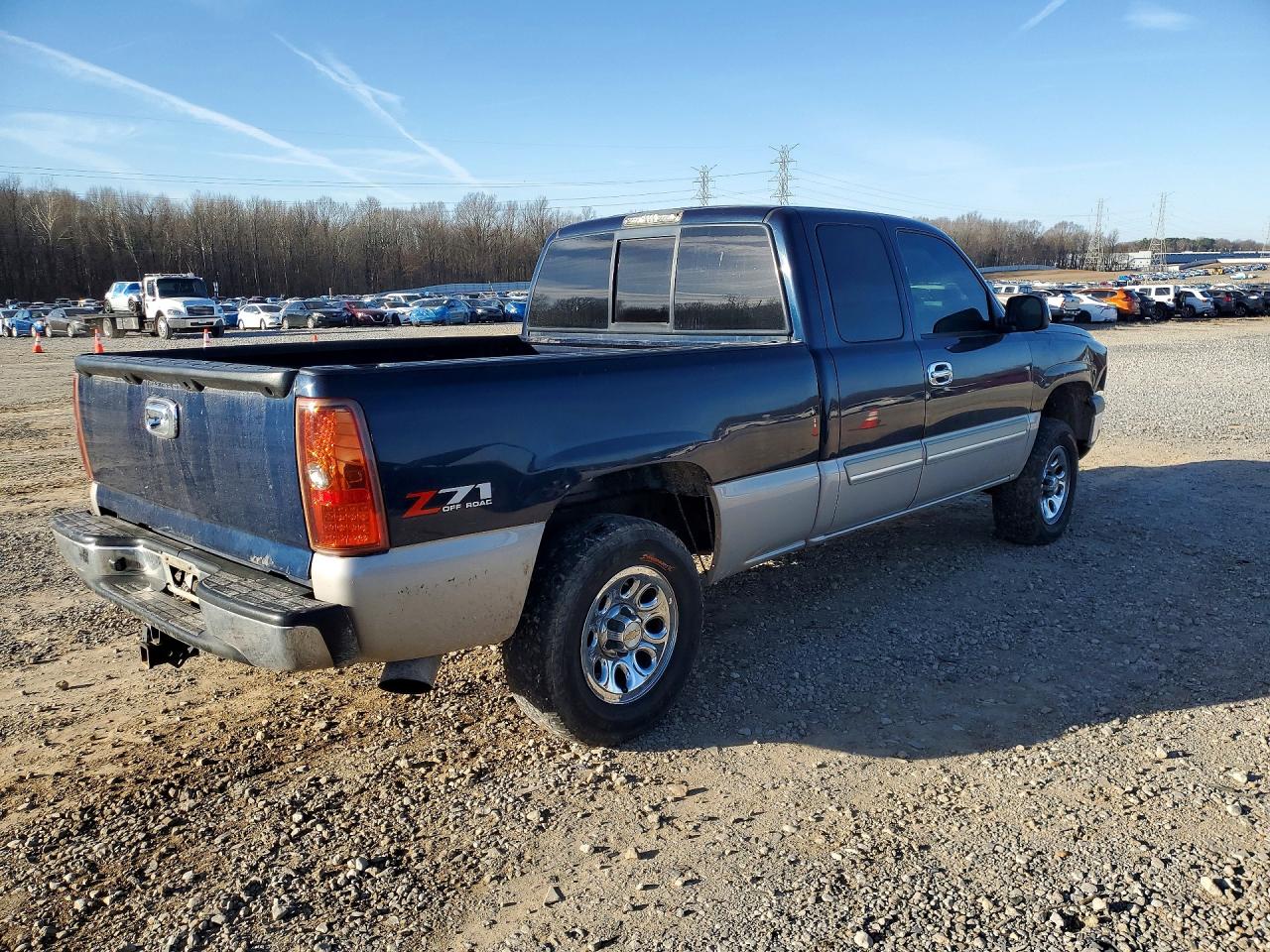 2005 CHEVROLET SILVERADO K1500 photo 3