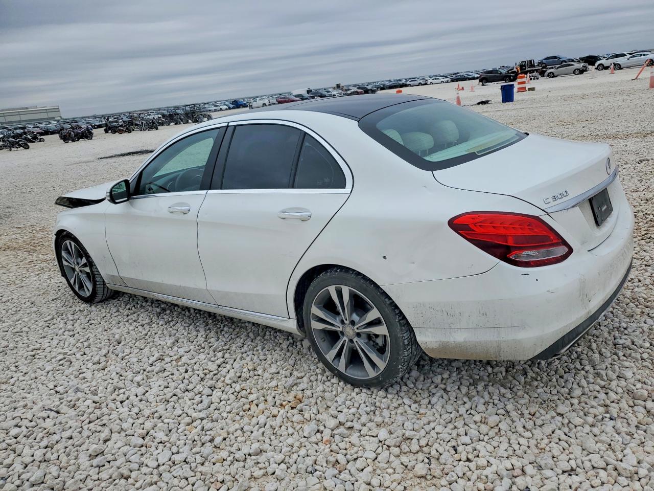2015 MERCEDES-BENZ C 300 photo 3