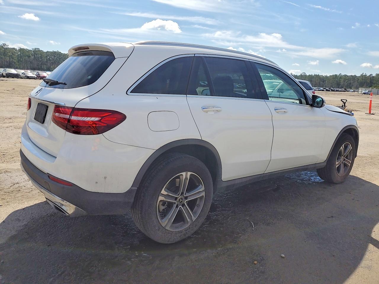 2018 MERCEDES-BENZ GLC 300 photo 3