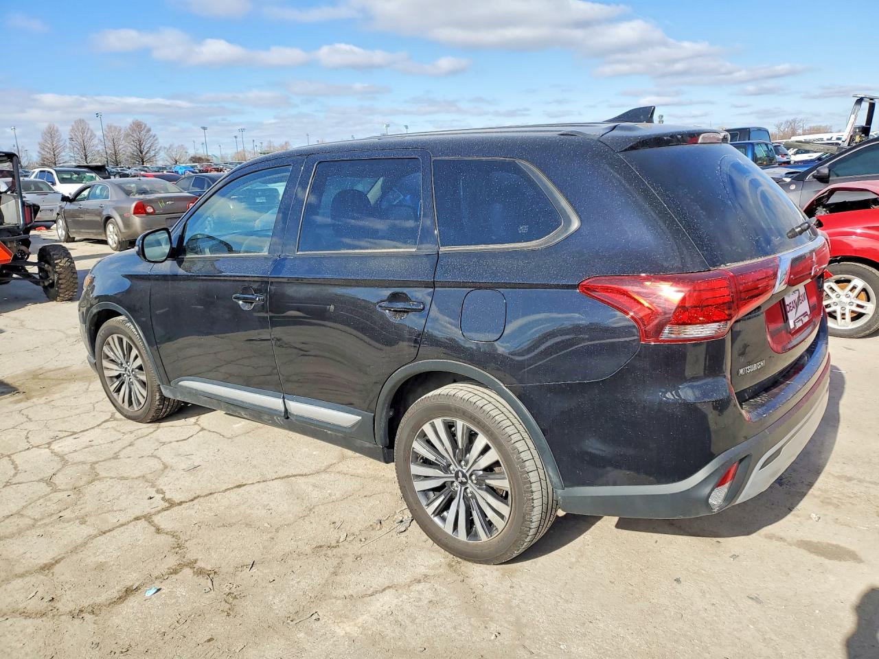 2019 MITSUBISHI OUTLANDER SE photo 3