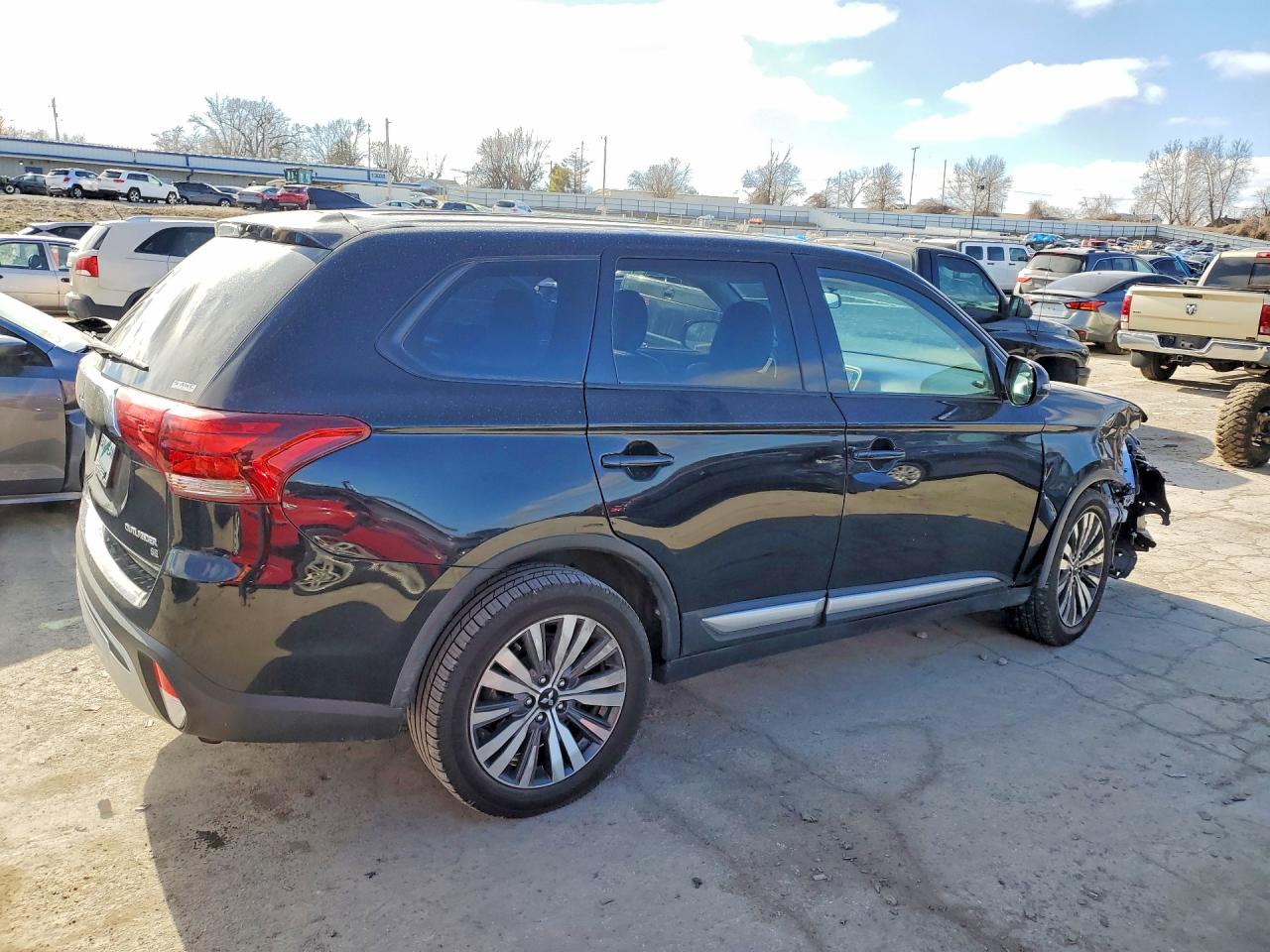 2019 MITSUBISHI OUTLANDER SE photo 5
